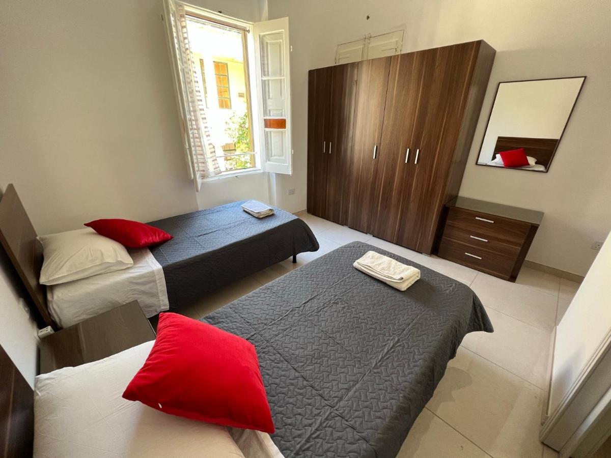 Room With Private Bathroom 슬리에마 외부 사진