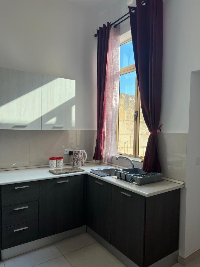 Room With Private Bathroom 슬리에마 외부 사진