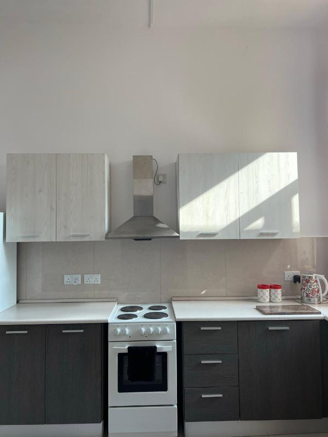 Room With Private Bathroom 슬리에마 외부 사진